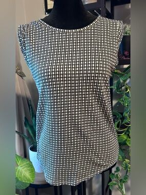 LOFT Classic Black & White 100% Linen Textured Cap-Sleeve Top